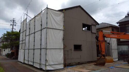 大垣市にて木造家屋の全解体工事が始まりました！